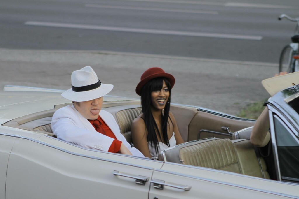 Musicians-in-vintage-car-red-carpet-BMVA